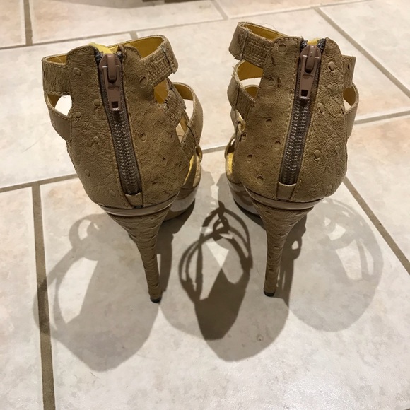 Cute strappy heels - Size 8 - Picture 2 of 5